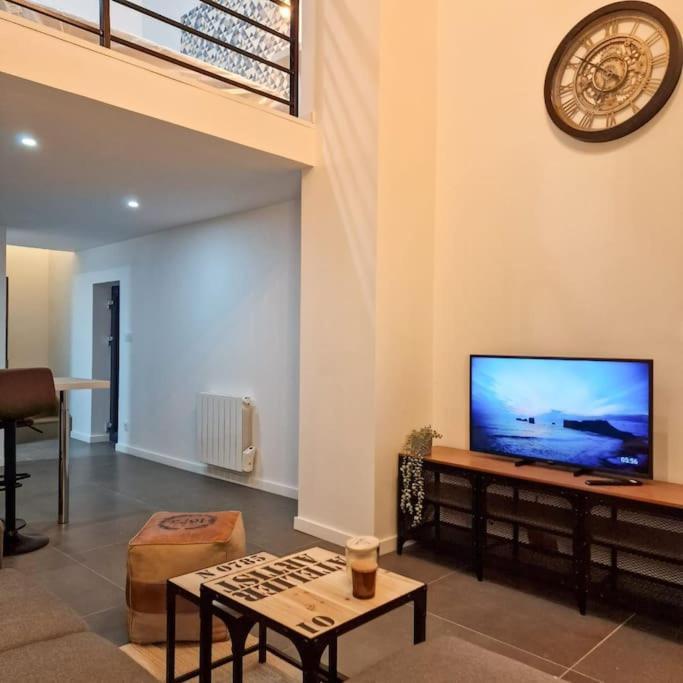 Appartement Grand Loft Avec Terrasse Privee à Saint-Etienne  Extérieur photo